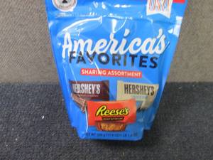 lot 370 image: 17.6 oz Americas Favorites Sharing...