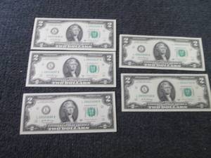 lot 443 image: 5 Sequential, Uncirculated $2 Bills...