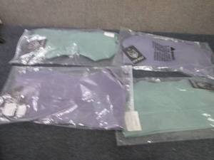 lot 496 image: 4 Large Gym Wolf Assorted Sports Br...