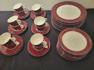 lot 3 image: Arteta Tarten Dishes.
