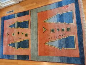 lot 24 image: A Very Interestingly Designed Vintage Wool Area Rug 103 x 59.