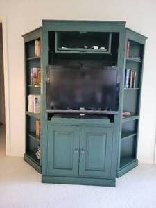 lot 29 image: A 3 piece Cabinet, entertainment center.