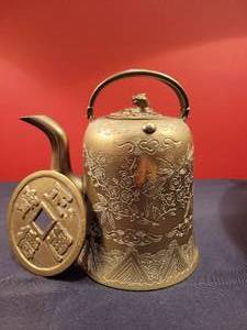 lot 50 image: Vintage Chinese Brass Dragon Teapot  Trivet.