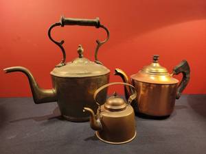 lot 52 image: 3 Brass and Copper Tea Pots  Kettles.