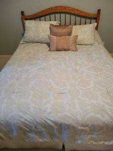 lot 58 image: Queen size bed with bedding. Good condition.