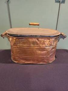 lot 91 image: Copper Boiler with cover.