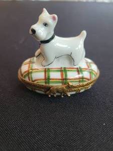 lot 112 image: Vintage Limoges Scotty Dog Scottish Terrier Porcelain Enamel Trinket Box