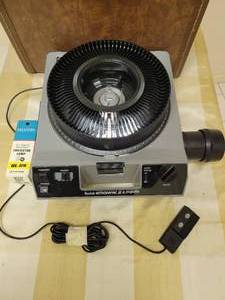 lot 159 image: Kodak Ektagraphic III A Projector with working remote.