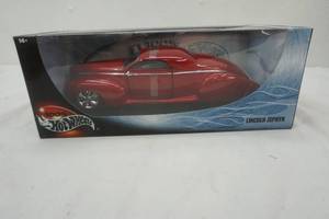lot 17 image: Hot Wheels Lincoln Zephyr Model car