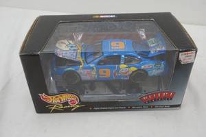 lot 45 image: Hot Wheels Racing 2001 Model Car #9