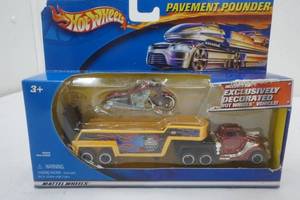 lot 79 image: Hot Wheels Pavement Pounders Custom Muscle Bikes