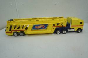 lot 144 image: Hot Wheels Semi