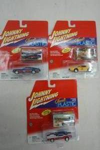 lot 221 image: Johnny Lightning Classic Plastic series