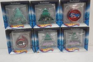 lot 229 image: Hot Wheels Holiday Decorations 5ct lot