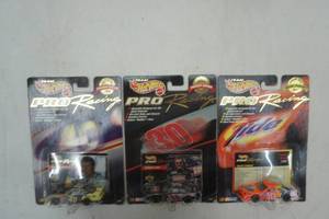 lot 231 image: Hot Wheels Pro Racing Collector Edition 97-98 3ct