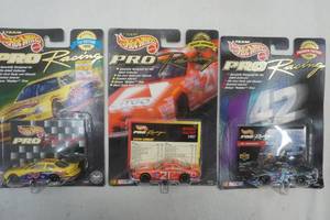 lot 232 image: Hot Wheels Pro Racing Collector Edition 97-98 3ct
