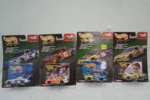 lot 239 image: NASCAR Daytona 500 Hot Wheels Racing