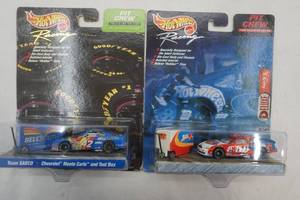 lot 252 image: NASCAR Hot Wheels Pit Crew 2000 Collector Edition Deluxe
