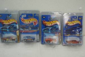 lot 286 image: Hot Wheels 4ct in plastic clamshell case