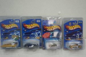 lot 287 image: Hot Wheels 4ct in plastic clamshell case