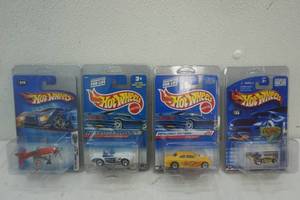 lot 288 image: Hot Wheels 4ct in plastic clamshell case