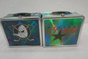 lot 292 image: NHL Mighty Ducks and Dallas Stars Lunchbox Lot
