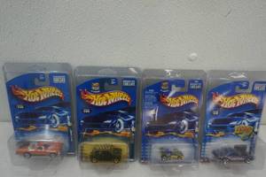 lot 294 image: Hot Wheels 4ct in plastic clamshell case