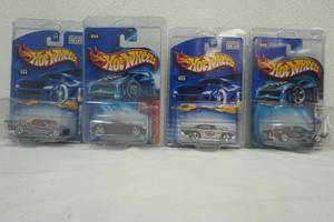 lot 297 image: Hot Wheels 4ct in plastic clamshell case