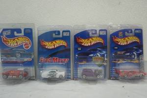 lot 299 image: Hot Wheels 4ct in plastic clamshell case