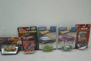 lot 302 image: Hot Wheels and Racing Champions Variety lot 5ct