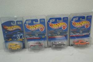 lot 315 image: Hot Wheels 4ct in plastic clamshell case