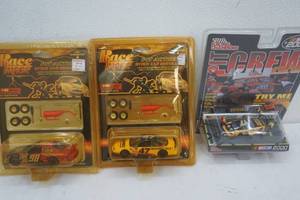 lot 320 image: Race Image and Pit Crew with Sound 3ct
