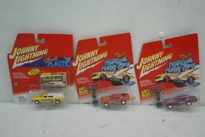 lot 331 image: Johnny Lightning Fearless Funny Cars and Classic Plastic 3ct