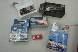 lot 361 image: NASCAR Hot Wheels Racing Lot