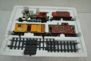 lot 383 image: electric train set