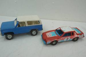lot 388 image: Nylint Corp Bronco and STP #43 THE ERTL Co.