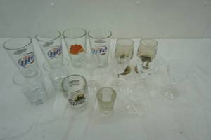 lot 399 image: glassware lot