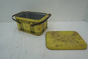 lot 417 image: vintage PICNIC RITE NESCO