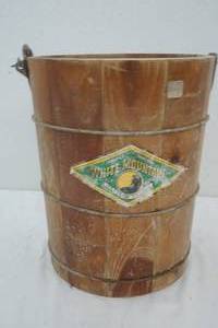lot 428 image: Vintage White Mountain ice Cream Bucket