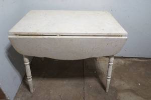 lot 446 image: vintage drop leaf table