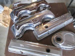 Box of misc decorative Chevy pieces...