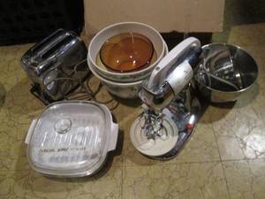 Vintage small kitchen appliances an...