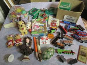 Assortment of Thomas the train toys...