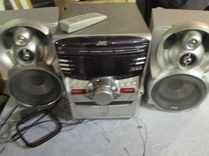 JVC bookshelf stereo and speakers w...