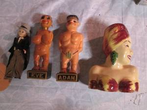 Chalkware Novelty Adan & Eve statue...