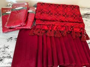 Holiday Inspirations Table Linens