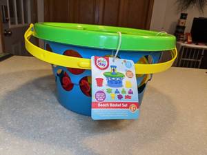 lot 404 image: New Play Day Beach Basket Set Bath Time P