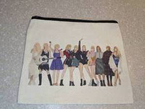lot 413 image: New Taylor Swift Beige Pouch P