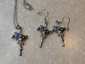 lot 428 image: New Three Piece Vine & Bird Decorated Cross Necklace & Earrings Silver & Blue P