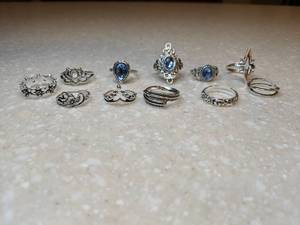 lot 417 image: New 11 Piece Synthetic Gemstone Ring Set Silvery Tone P